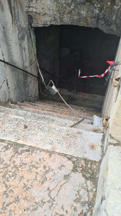 Verona, crollano addobi Natale: danneggiati gradoni Arena