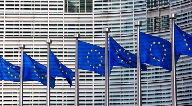 Commissione Ue bandiera