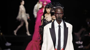 Valentino a Parigi: l'alta moda incontra il mondo dei night club