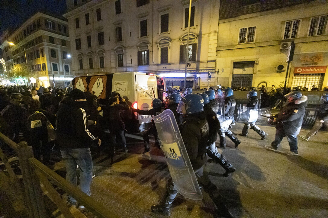 Alfredo Cospito, da Roma e Opera scontri ai cortei anarchici