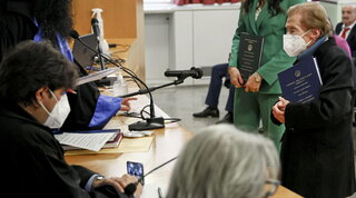 Napoli, Maria Edda conquista la sua seconda laurea a 84 anni e non si ferma: "Ora penso alla terza"