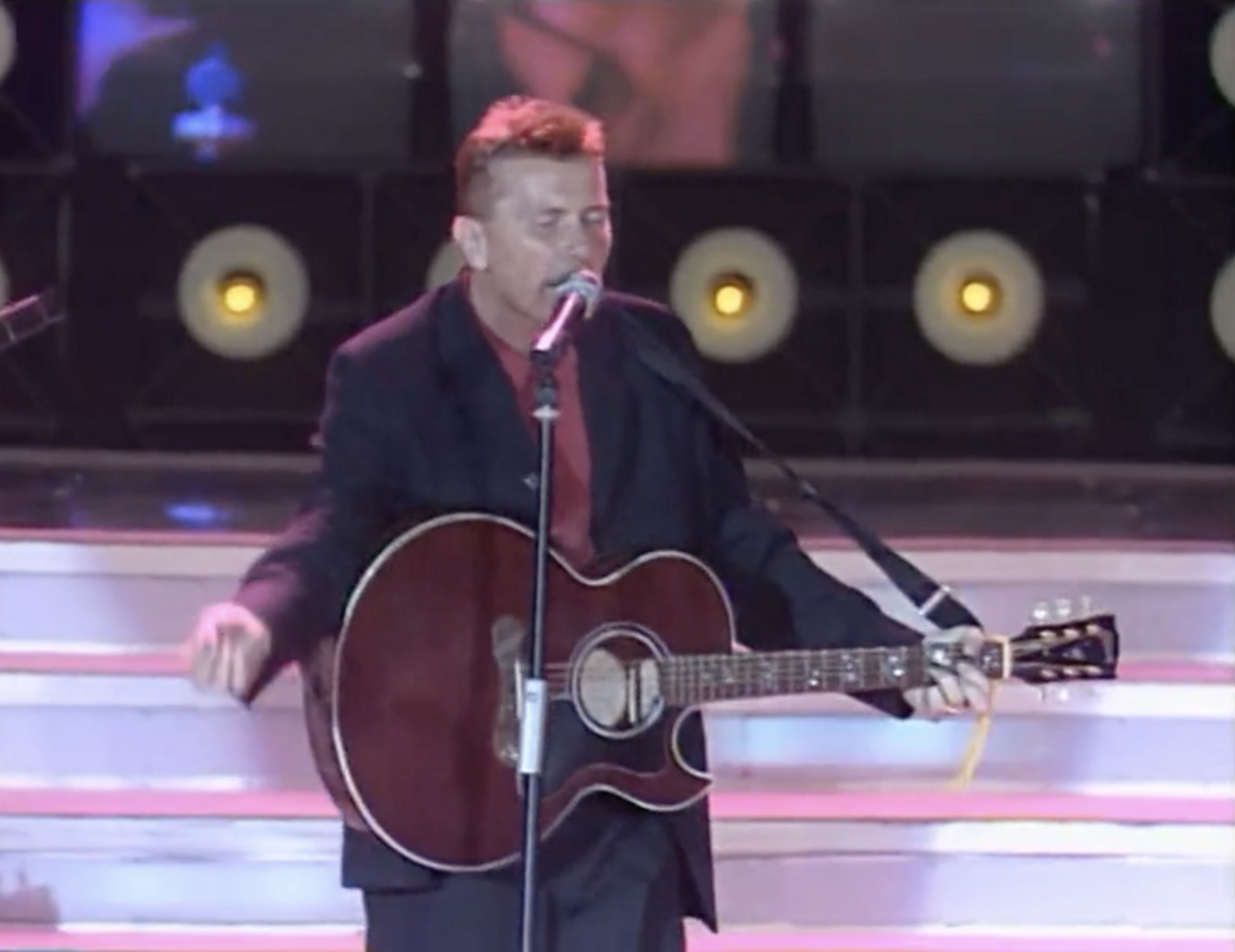 Ron canta "Il sole e la luna" a "Festivalbar" 1995