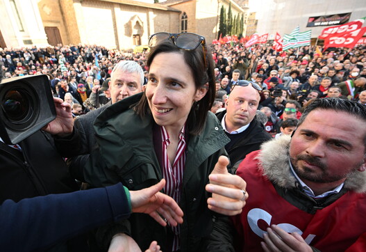 Fotogallery - Elly Schlein, le foto insieme alla compagna