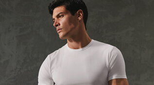 Moda, la t-shirt: come indossarla in base alle diverse occasioni