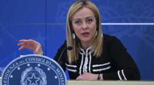 Meloni: &quot;Centrodestra conferma la sua forza&quot; | Schlein: &quot;Noi avanziamo e la destra frena, &egrave; in difficolt&agrave;&quot;