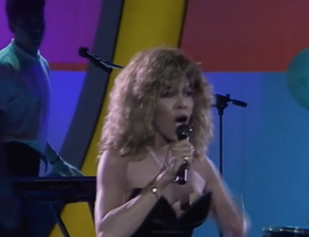 Addio a Tina Turner, rivediamola cantare "The Best" nel 1989