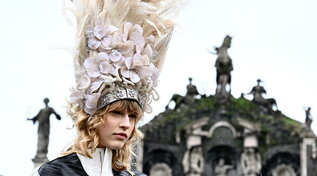 Moda, Louis Vuitton: sfilata all'Isola Bella, i look da sogno