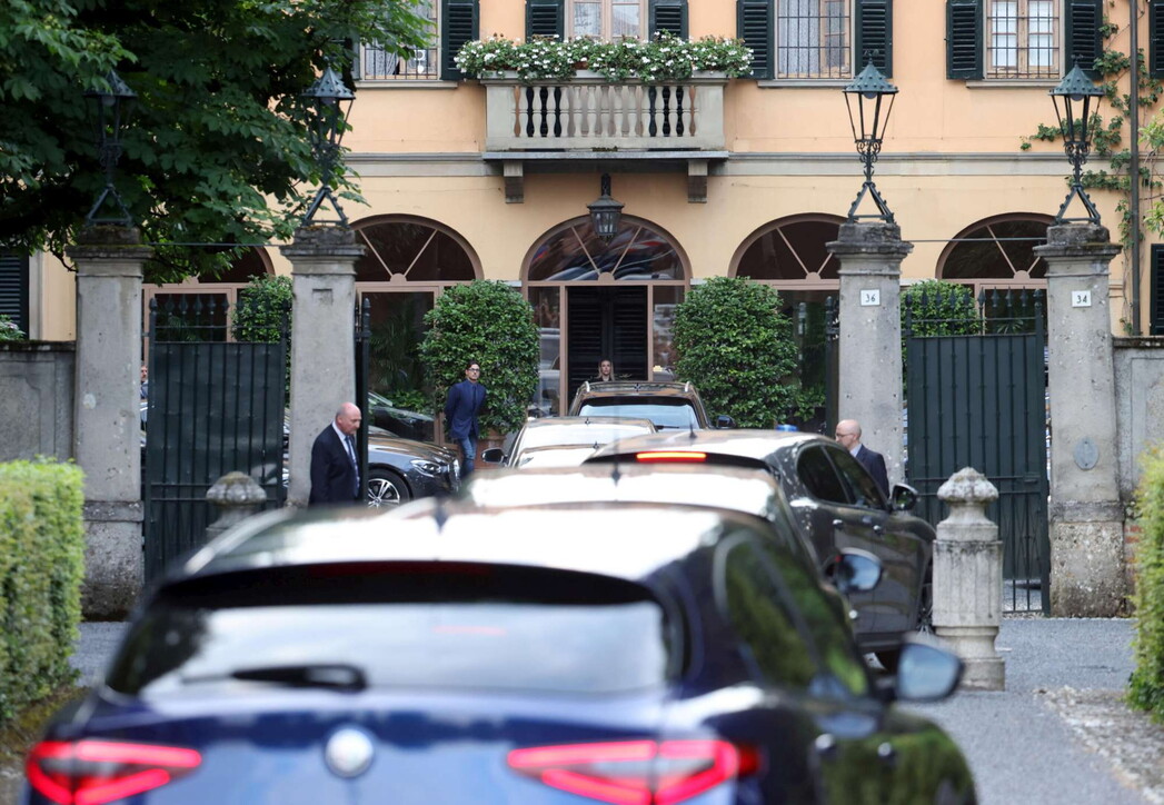 Fotogallery - Giorgia Meloni rende omaggio a Silvio Berlusconi a Villa ...