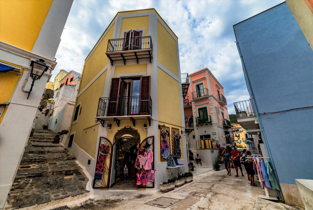 Ponza, l'isola della bellezza e del mare più magico