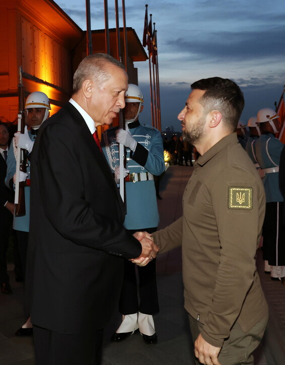 Fotogallery - Zelensky vede Erdogan: l'incontro a Istanbul - foto 4