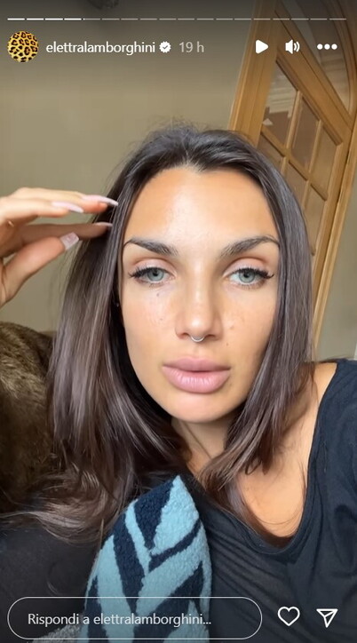 Elettra Lamborghini all'hater: "Vieni a ispezionarmi le chiappe"