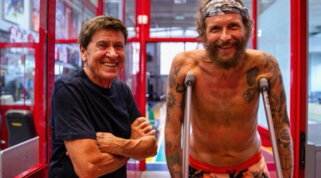 Jovanotti, la riabilitazione inizia con una visita a sorpresa di Gianni Morandi