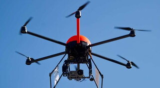 Prima spiano, poi colpiscono: i ladri "arrivano" con il drone