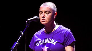 Sinead O'Connor, per i funerali la famiglia chiede ai fan di scortarla con un corteo d'amore