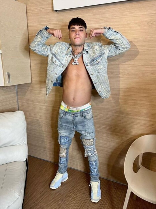 Milano, sparò alle gambe di due giovani: arrestato il rapper Shiva