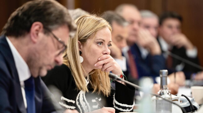 Manovra, sgravio fiscale per le mamme con 2 figli solo per un anno | Schlein: "Il governo sta tradendo tutte le promesse" - foto 1