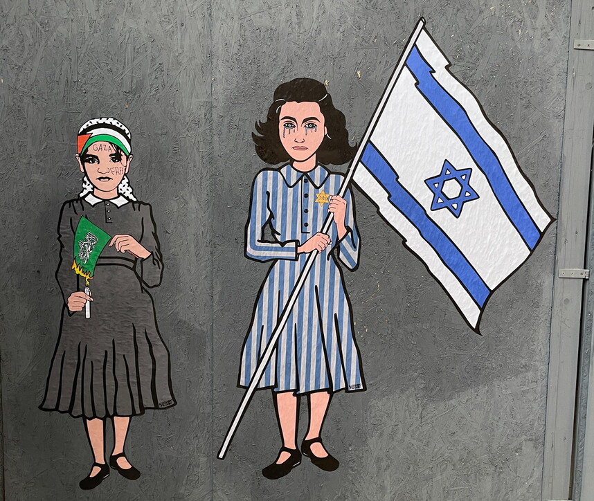 Fotogallery - Milano, vandalizzato il murale di Anna Frank con la bimba palestinese a 24 ore dalla realizzazione - foto 4