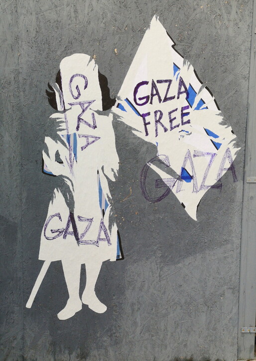 Fotogallery - Milano, vandalizzato il murale di Anna Frank con la bimba palestinese a 24 ore dalla realizzazione - foto 5