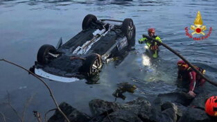 Fotogallery -&nbsp;Colico (Lecco), auto finisce nel lago: muore una donna