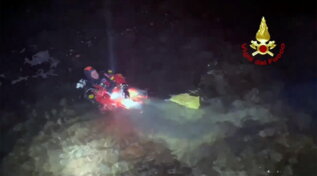 Fotogallery -&nbsp;Como, auto finisce in acqua sul lungolago: due morti