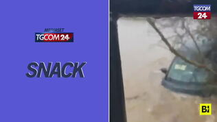 North Carolina, incastrato nell'auto travolta dal fiume: il salvataggio è al cardiopalma