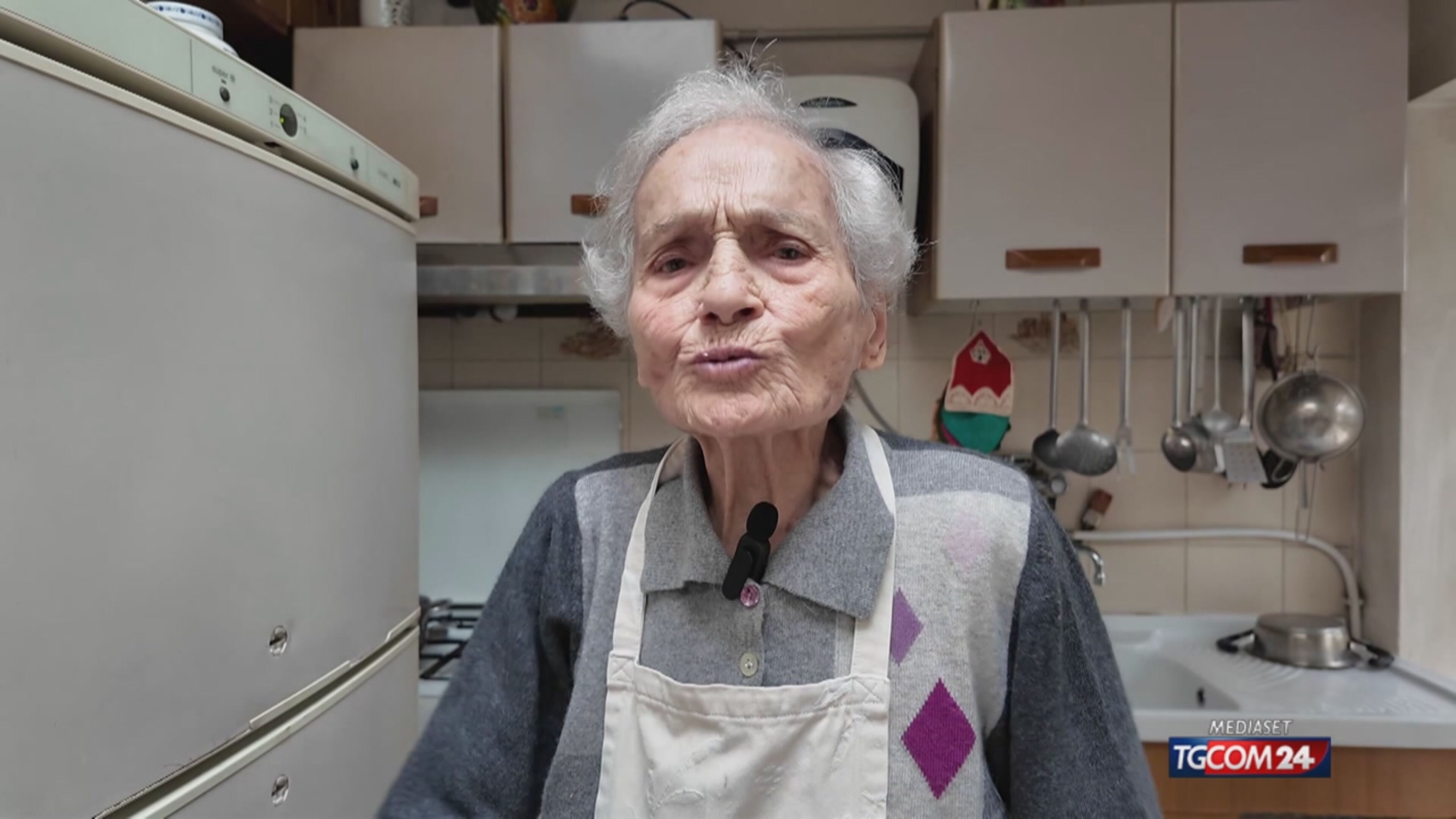 A 103 anni guida con la patente scaduta: "Guiderò la Vespa"