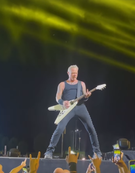 Metallica Milan'ı fethediyor ve Prozac+'a saygı duruşunda bulunuyor