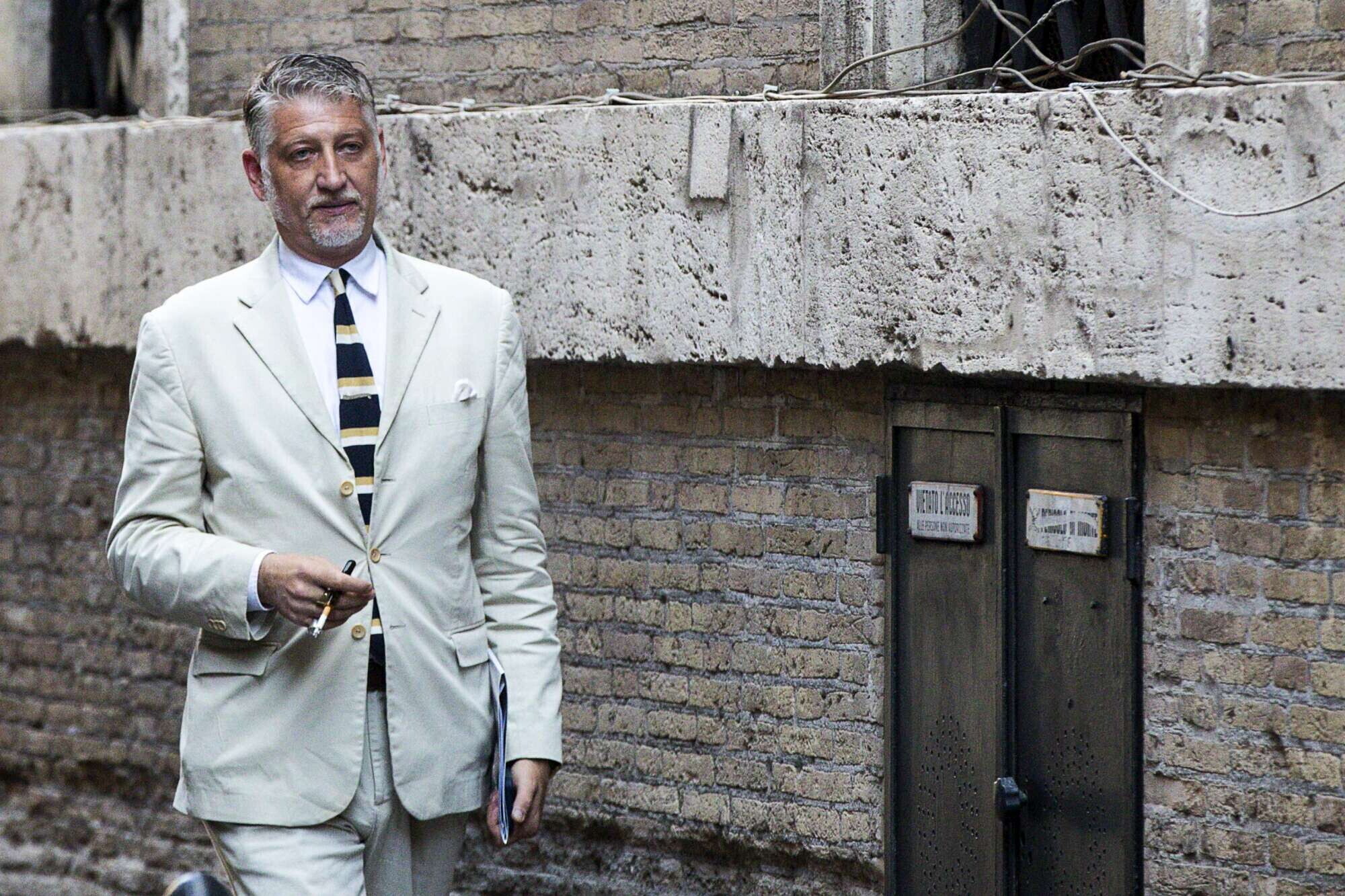 Il ministro Giuli a Palazzo Chigi dopo aver licenziato i vertici del suo staff
