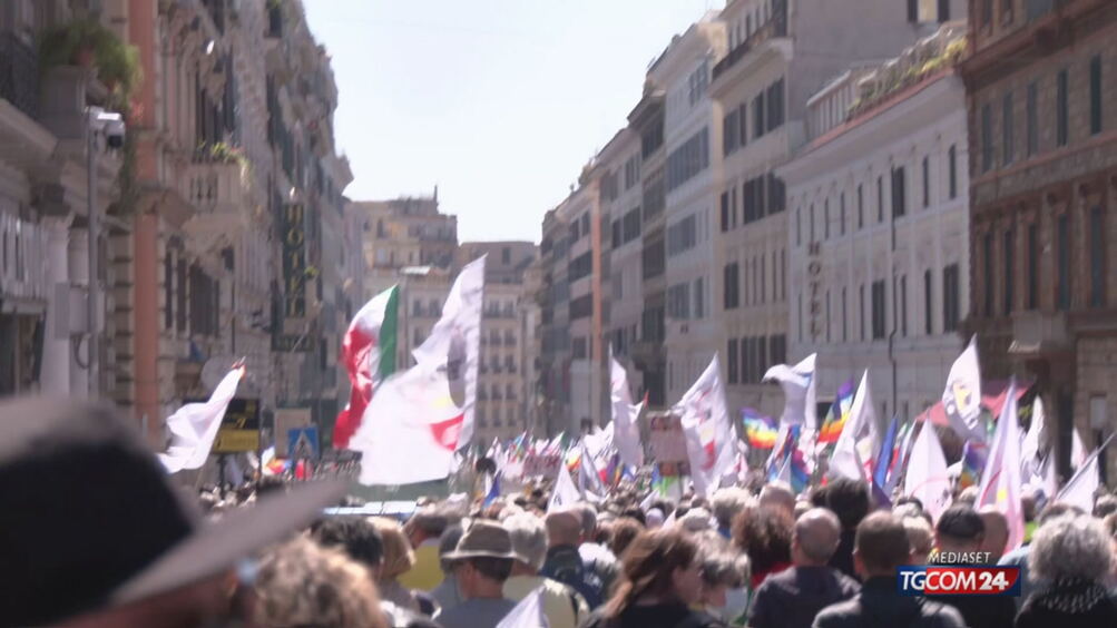 In piazza contro il riarmo: il M5S mobilita migliaia di attivisti a Roma