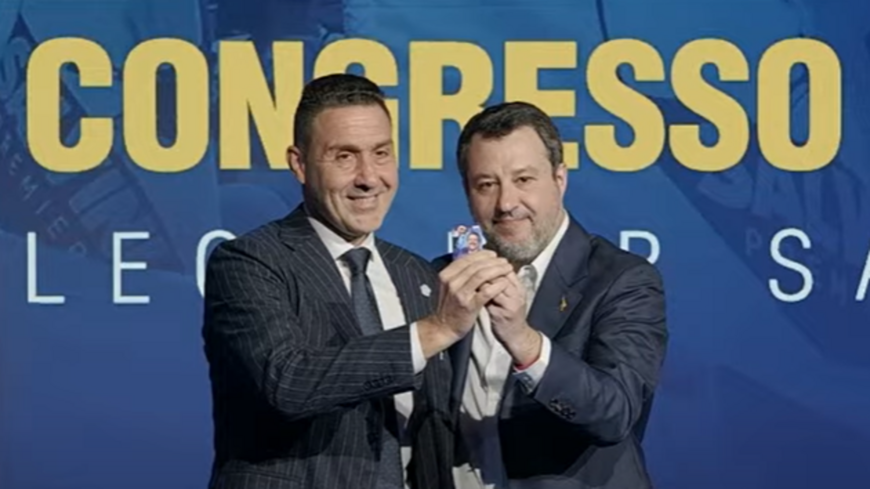 Congresso della Lega: "Salvini acclamato segretario fino al 2029, ora torni al Viminale" | Consegnata la tessera del partito a Vannacci: diventerà il 4° vicesegretario del Carroccio