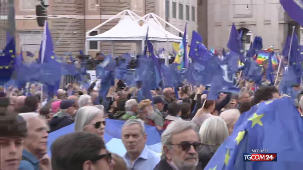 Bologna, la piazza per l'Europa e la pace e le accuse sui costi: "Lepore non dice chi paga"