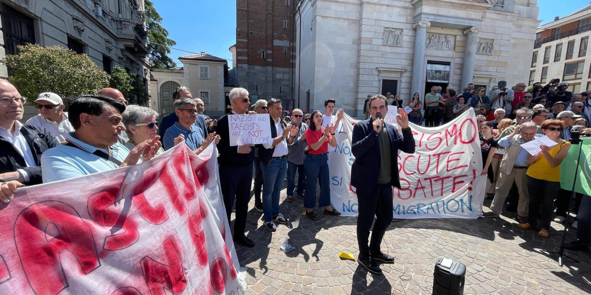A Milano in 30mila contro il Remigration Summit | In un altro corteo scontri degli antagonisti con la polizia