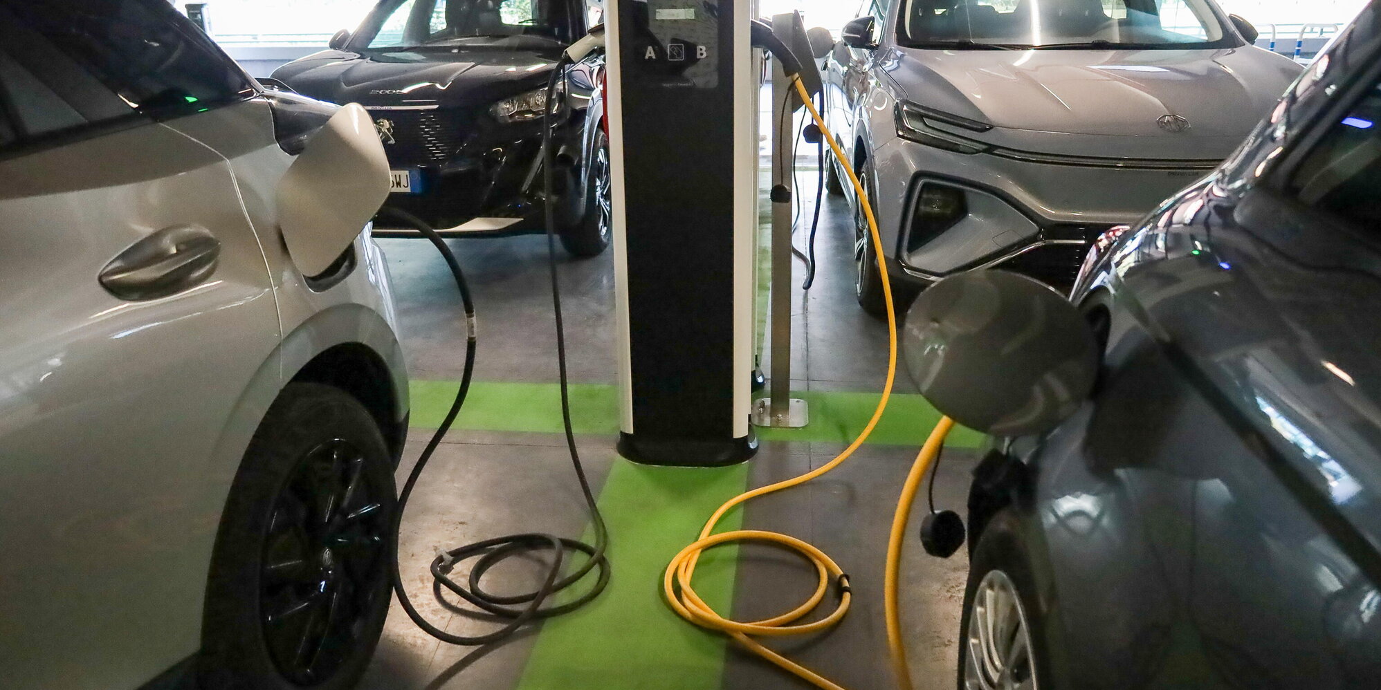 Via libera alla revisione del Pnrr: 600 milioni passano dalla ricarica elettrica alla rottamazione delle auto