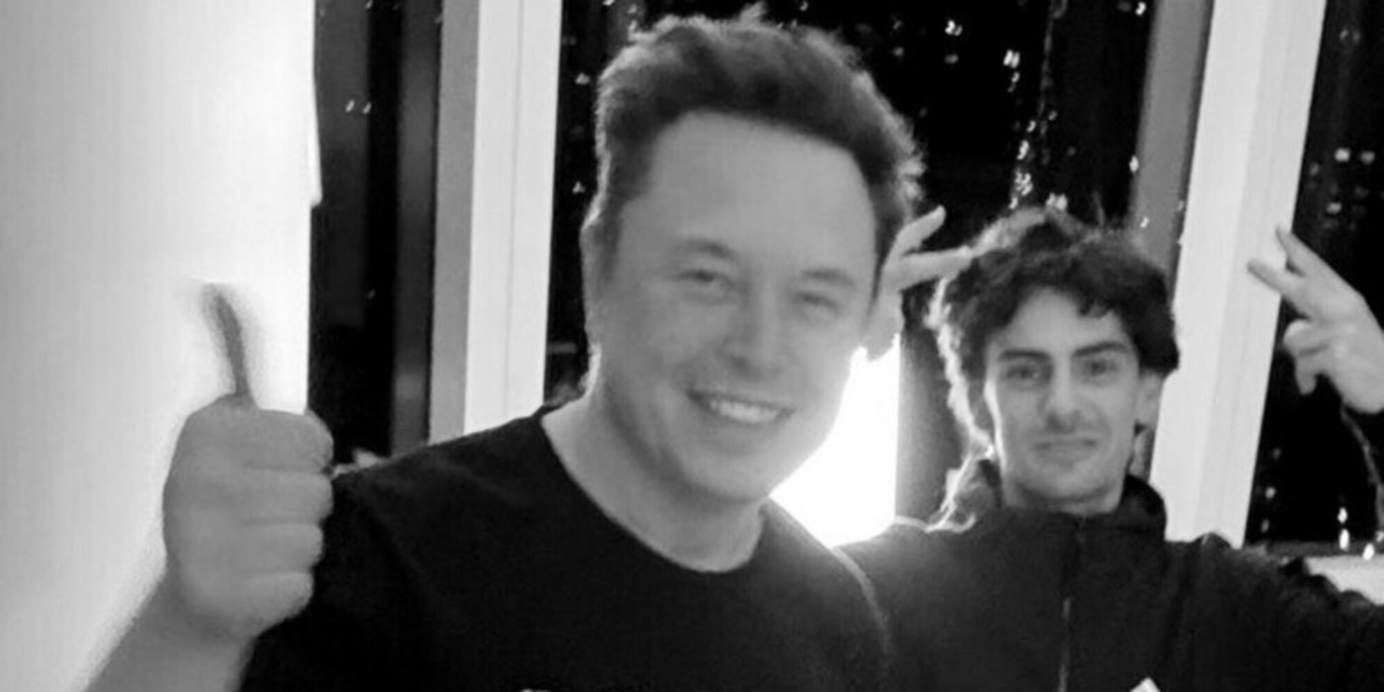 Scontro Stroppa-Urso su Starlink, il referente di Musk: "Massima disponibilità a collaborare nell'interesse del Paese"