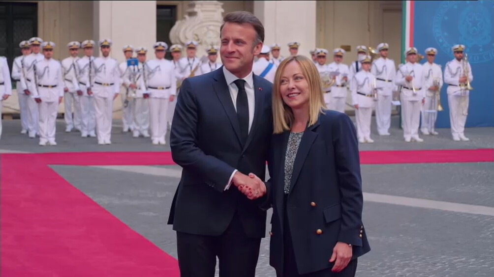 Meloni incontra Macron a Palazzo Chigi: tra i tanti temi il "sostegno incrollabile all'Ucraina"
