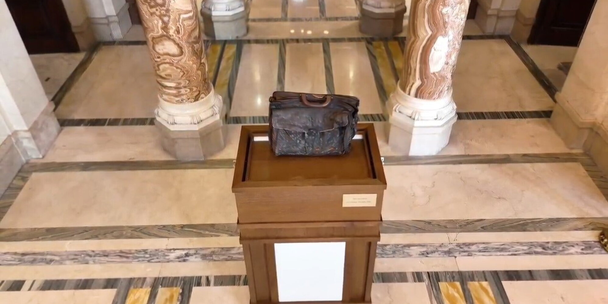 Paolo Borsellino, Meloni: "Il popolo ha il diritto di conoscere la verità" | Alla Camera la teca con la borsa del magistrato