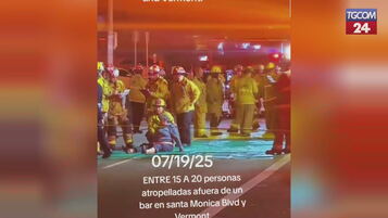 Los Angeles, auto sulla folla: le immagini dei soccorsi dopo l'incidente