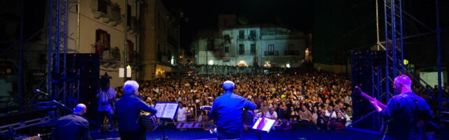 https://img-prod.tgcom24.mediaset.it/images/2025/08/21/102208010-8ded22d7-d825-49fd-a553-a982b5b6d804.jpg