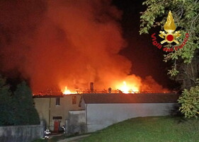 https://img-prod.tgcom24.mediaset.it/images/2025/10/13/214938037-fd018856-c8f4-442b-af8f-2eb0e86048a6.jpg