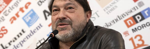 Bomba distrugge le auto del giornalista Sigfrido Ranucci e della figlia | L'esplosione a Pomezia nella notte