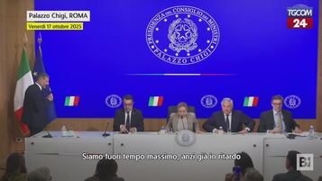 Manovra, Meloni se ne va e lascia Giorgetti in conferenza stampa: "In bocca al lupo"