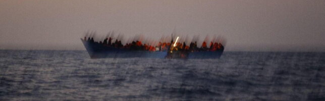 Migranti, si capovolge barcone a sud est di Lampedusa: un morto e diversi dispersi