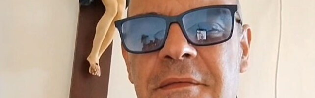Prete sventa un suicidio in diretta su TikTok: "Mostrava la corda per impiccarsi, ho chiamato i carabinieri"