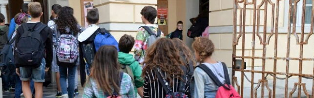 Educazione sessuale alle medie, dietrofront della Lega: servirà il consenso dei genitori come alle superiori