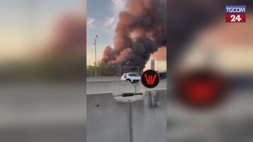 Roma, incendio in un edificio abbandonato a Tor Sapienza