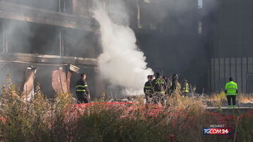 Incendio a Roma, si lancia dalla finestra per salvarsi