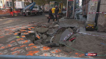 Milano, voragine al centro della carreggiata: disagi per gli automobilisti