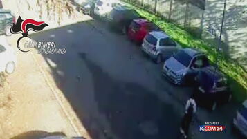 Brianza, getta benzina sul volto della moglie e tenta di darle fuoco: arrestato