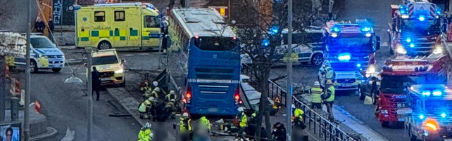 Stoccolma, bus si schianta contro una pensilina: morti