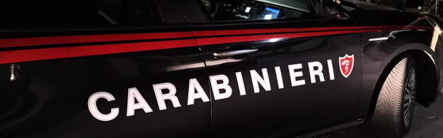 Arezzo, un ladro muore dissanguato durante un furto: si cercano i complici